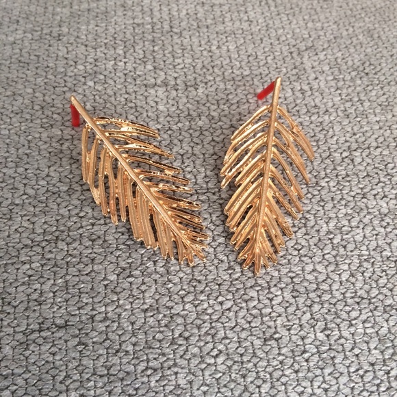 Gold Leafing Statement Earrings - Picture 6 of 6